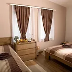 Ehostel Bed & Breakfast 3*