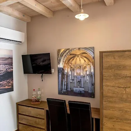 Ehostel Bed & Breakfast 3*