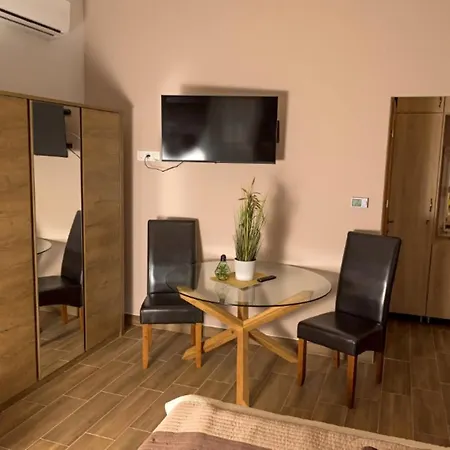 Ehostel Bed & Breakfast 3*