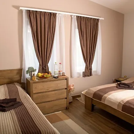 Ehostel Bed & Breakfast 3*