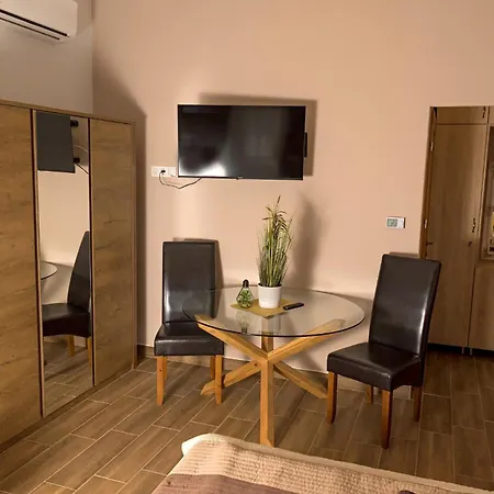 Ehostel Nocleg ze śniadaniem 3*